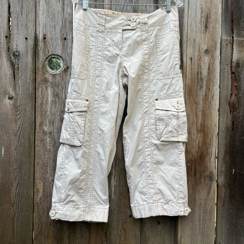 Women’s Crop Cargo Pants in Light Beige